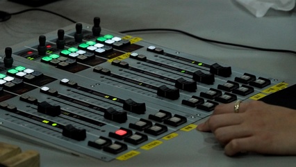 視聽聯(lián)動探前沿 學(xué)媒融合啟新篇——我院廣播電視學(xué)專業(yè)師生赴廈門音樂廣播開展專業(yè)認(rèn)知與錄音制作實踐